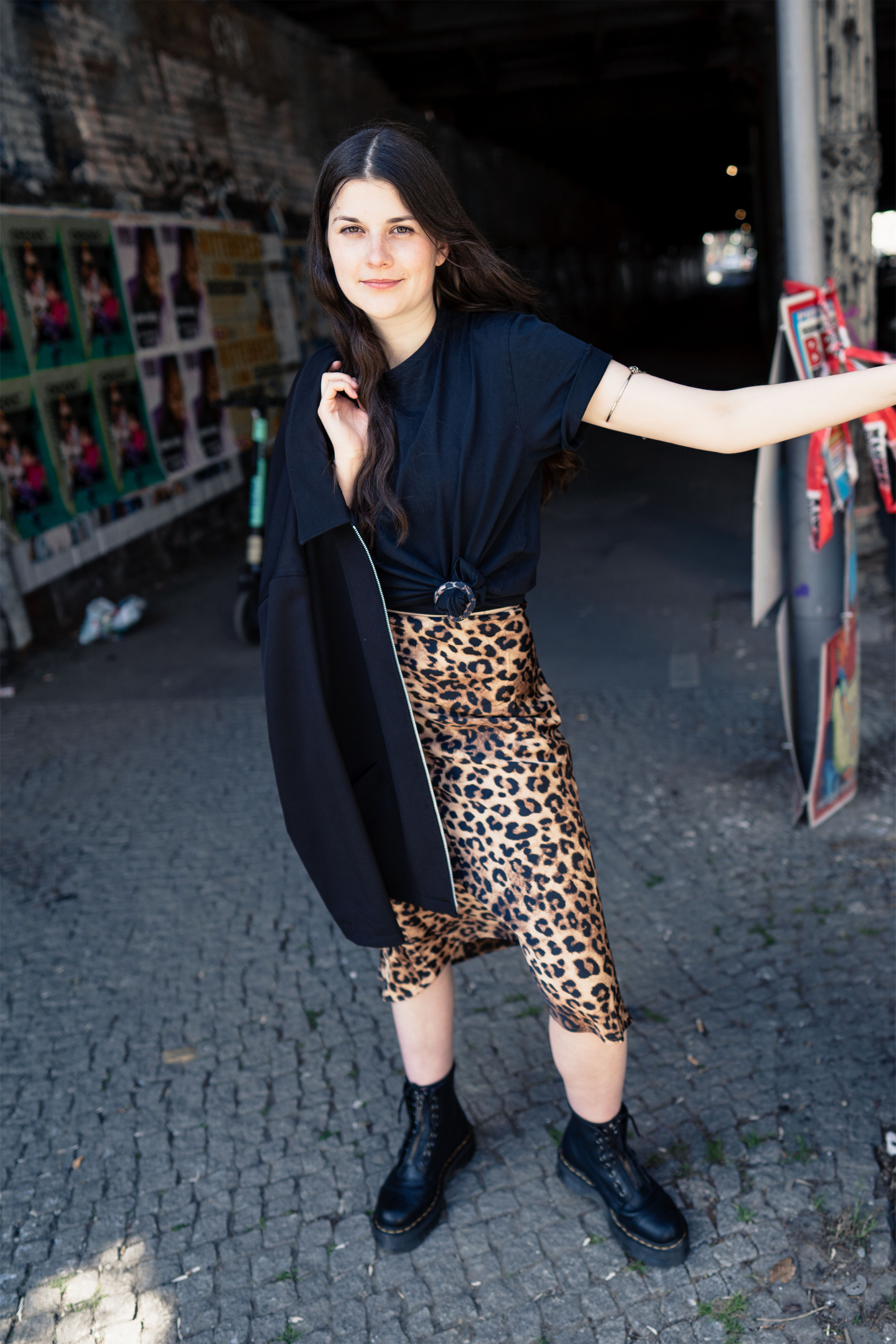 Leonie Müller in einem selbstausgesuchtem Secondhand-Outfit aus dem Oxfam MOVE Berlin