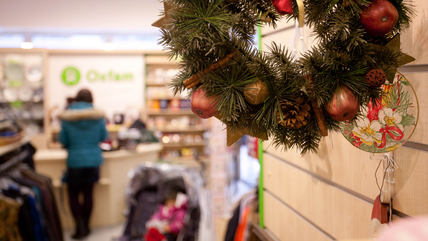Weihnachtliches gibt es in den Oxfam Shops
