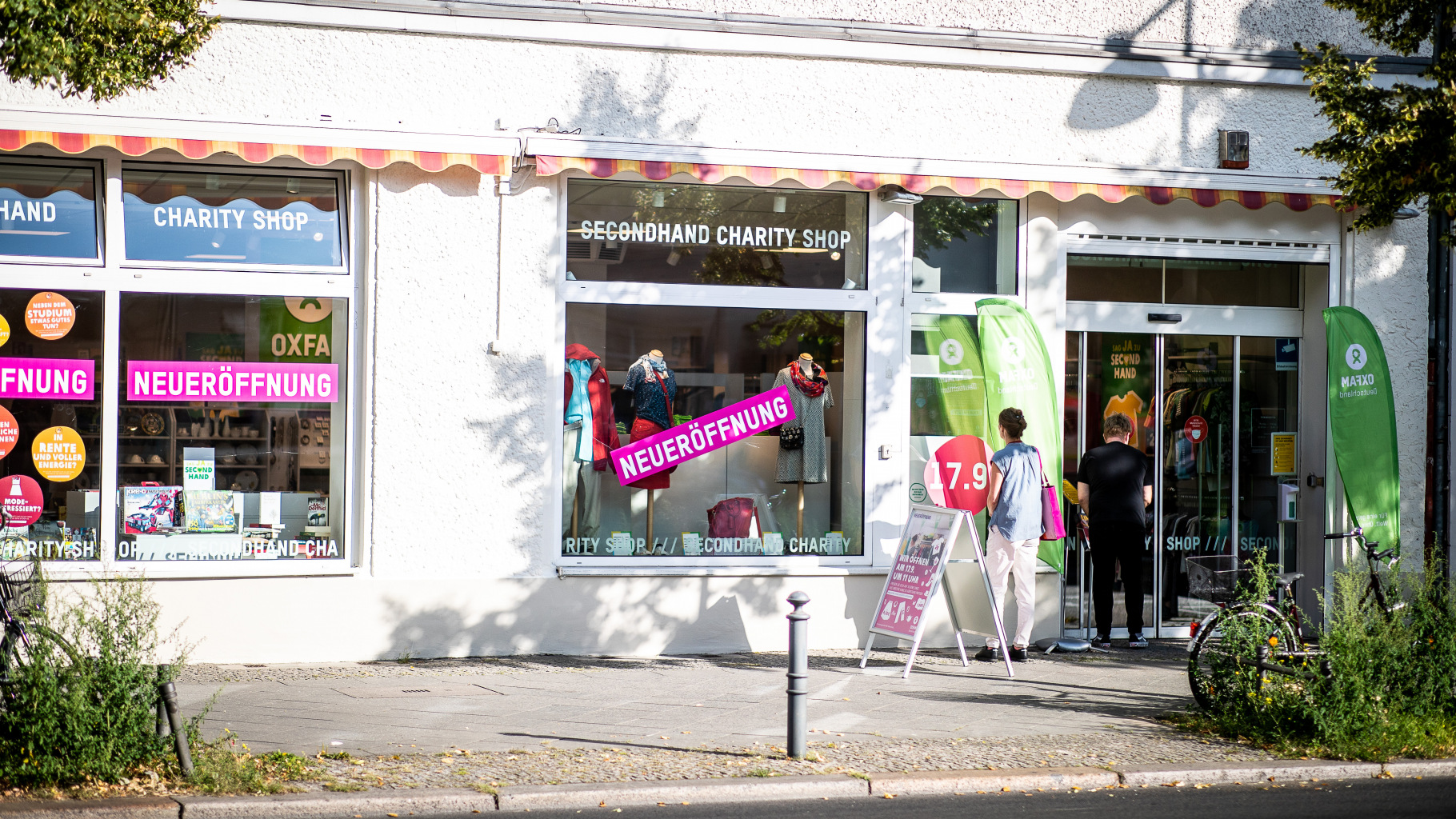 Oxfam Shop Berlin-Weißensee - Außenaufnahme bei Neueröffnung