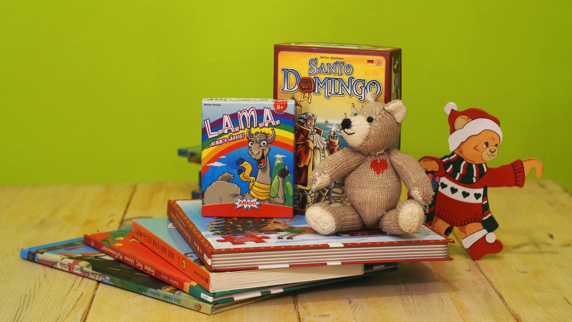 weihnachtliche Bücher, Spiele und Spielzeug im Oxfam Shop