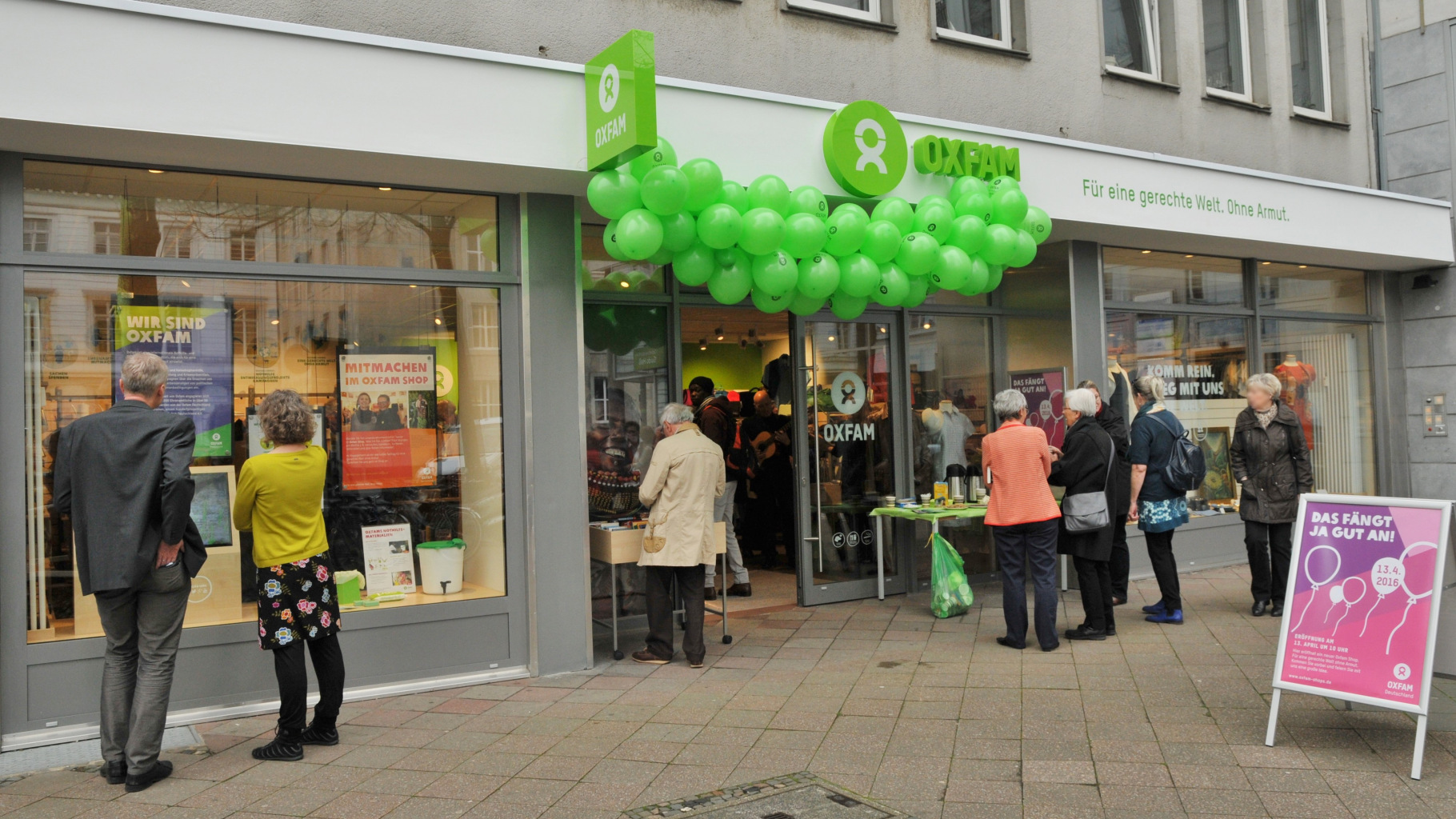 Oxfam Shop Aachen bei der Eröffnung vor fünf Jahren (2016)