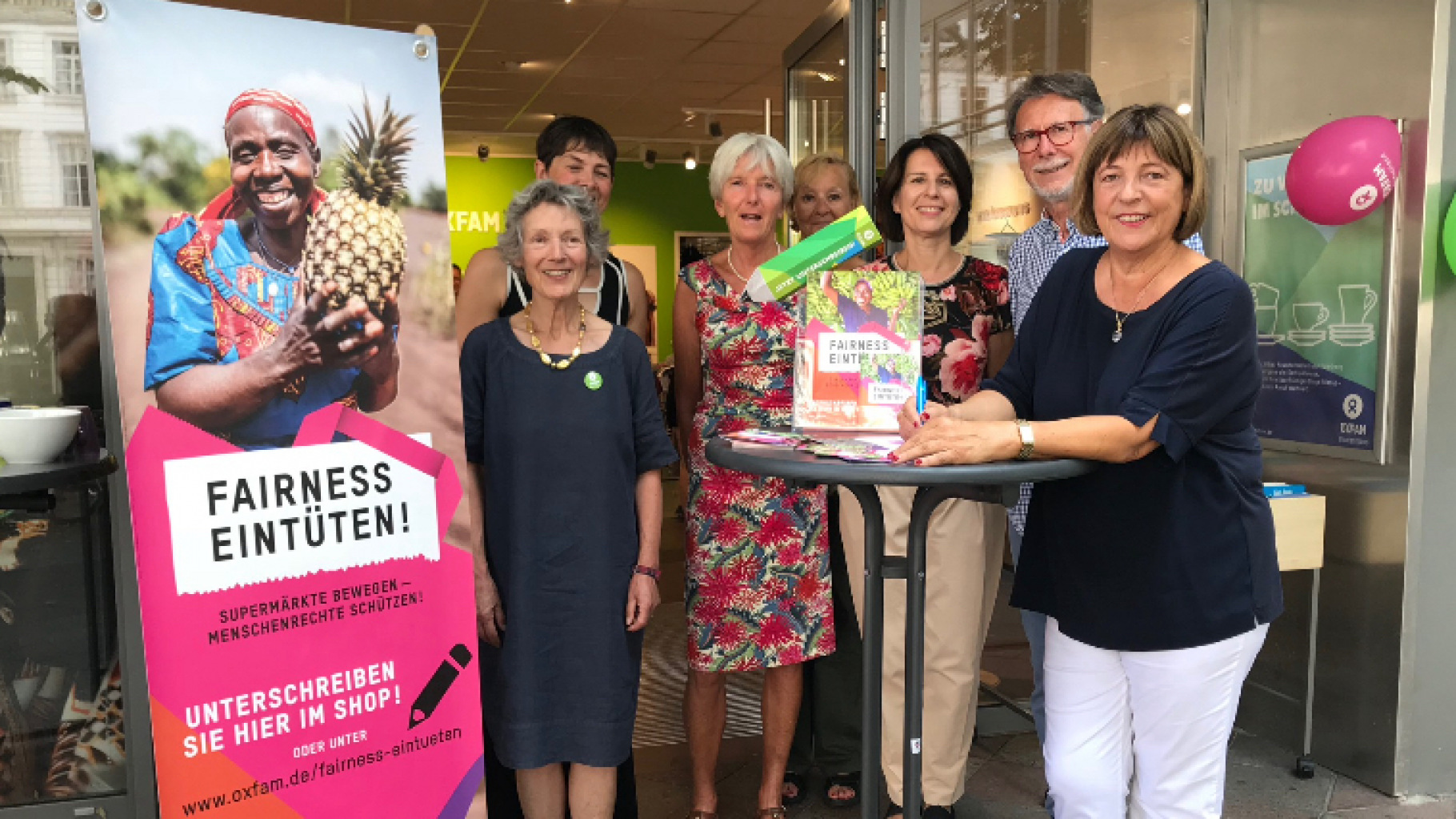 Ulla Schmidt unterschreibt Oxfam-Kampagne „Fairness eintüten!“