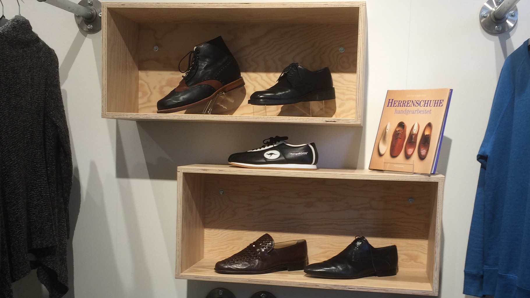 Schuhe für Herren im Oxfam Shop