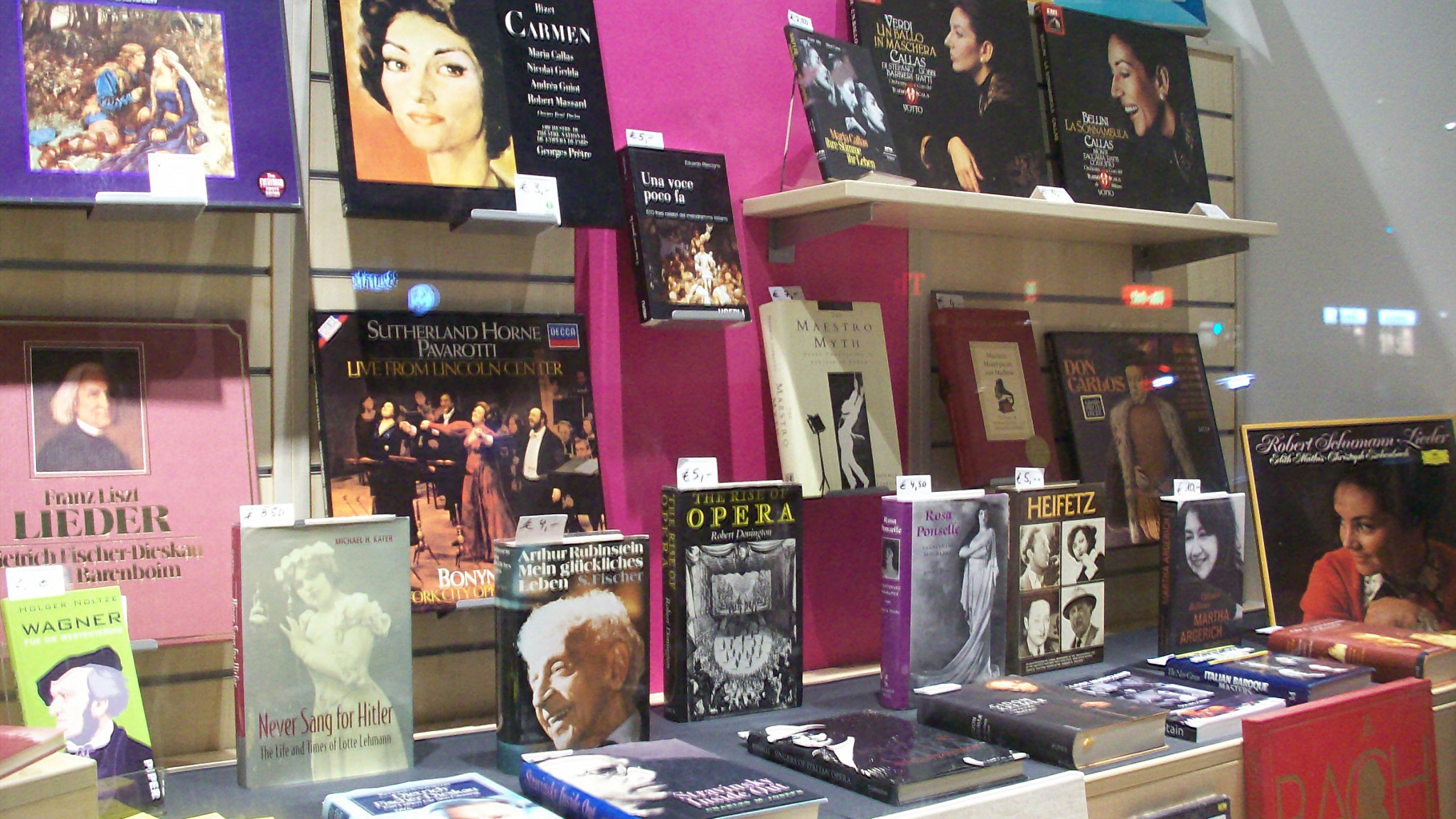Klassik-Angebot im Schaufenster des Berliner Buchshops