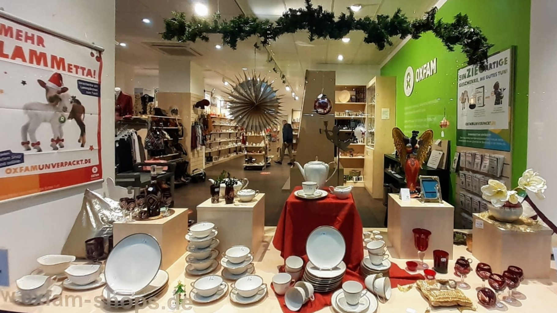 weihnachtliches Schaufenster Oxfam Shop Würzburg