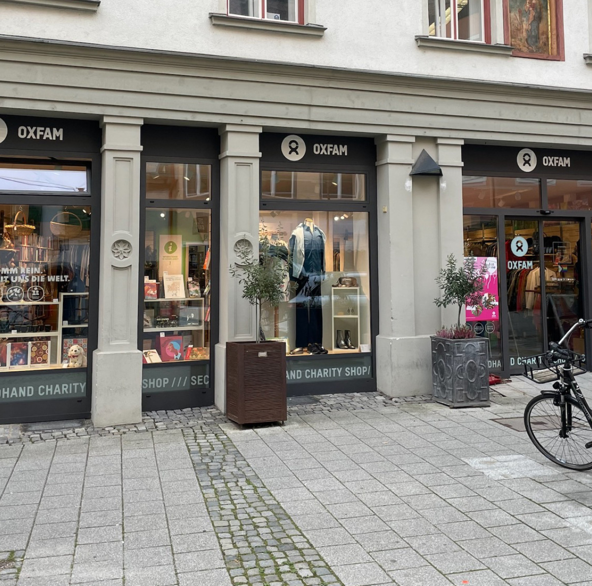 Oxfam Shop Ulm nach der Wiedereröffnung an einem neuen Standort