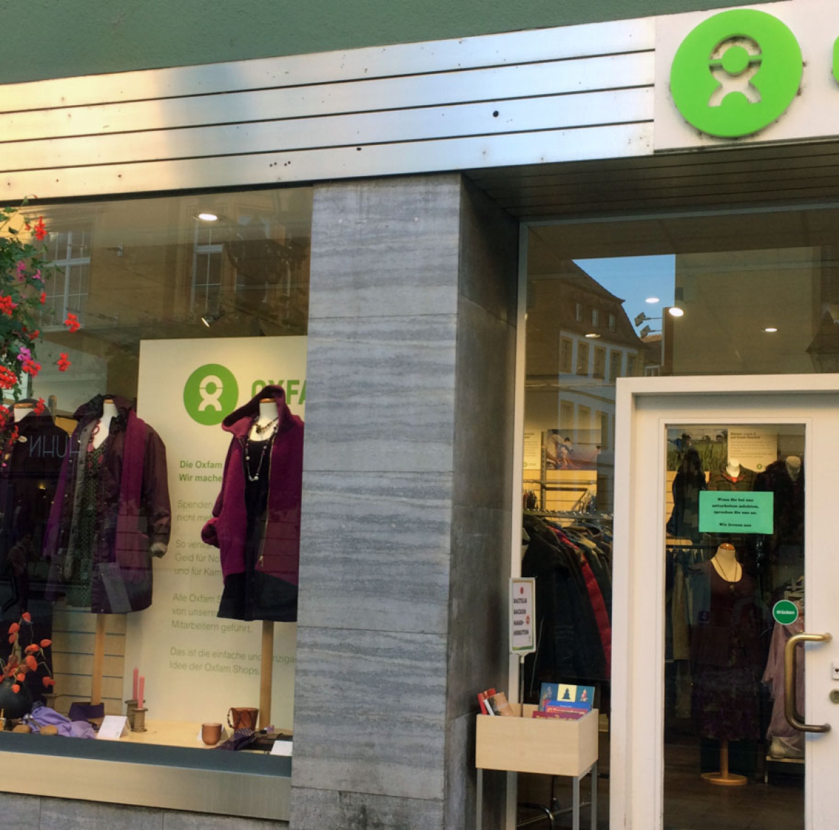 Oxfam Shop Würzburg Außenansicht