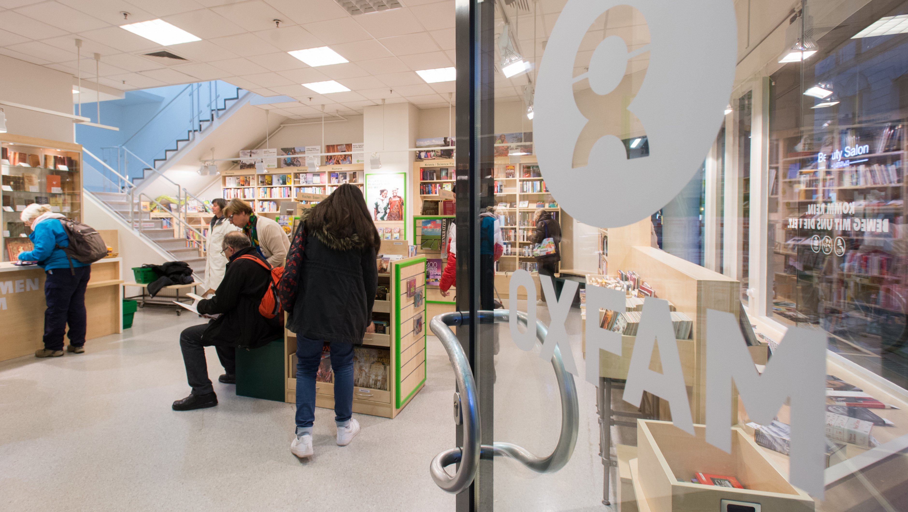 Oxfam Buchshop München - Blick in den Shop