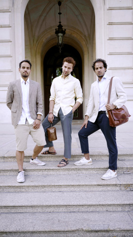 Marc Acain, Philéas Laoutides und Laid Bouzid in ihren Outfits aus dem Oxfam Shop Frankfurt-Sachsenhausen