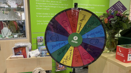 Glücksrad mit kleinen Preisen zum Shop-Jubiläum