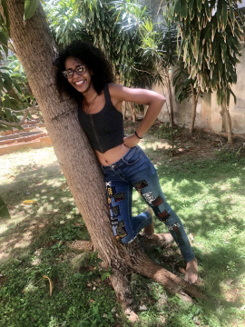 Nilse Fonseca Moya trägt das Upcycling-Outfit