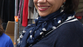 Die Südafrikanerin Lucille Dill-Bowers, 47, gehört seit Beginn an zum ehrenamtlichen Team des Oxfam Shop Essen und freut sich mit rund 40 Kolleg/innen auf die Eröffnung.