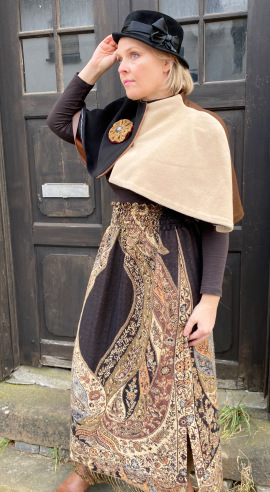 Upcycling-Unikat von Sinah Schlemmer: Rock und Cape