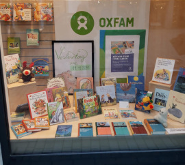 Oxfam Shop Bielefeld: Schaufenster zum Vorlesetag