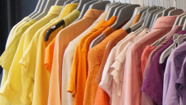 Kleidung aus den Oxfam Shops