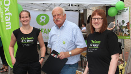 Die Ehrenamtlichen Kristina Müller, Horst Böhme und Jenny Tuchtenhagen beim Kampagnen-Aktionstag 2015