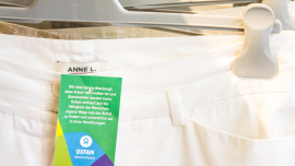 Günstige Hosen gibt es im Oxfam Shop