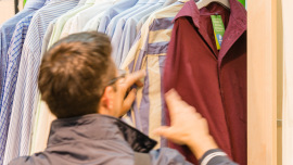 Herren-Hemden gibt es günstig im Oxfam Shop