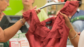 Sommerkleider gibt es im Oxfam Shop