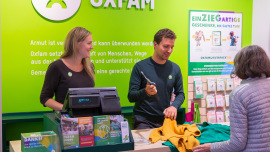 Ehrenamtliche im Oxfam Shop Frankfurt-Sachsenhausen  