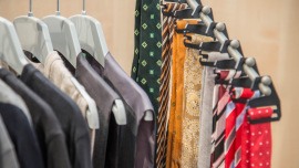 Krawatten und andere Männerkleidung im Oxfam Shop