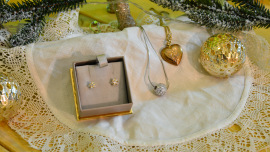 Schmuck als Weihnachtsgeschenk im Oxfam Shop kaufen