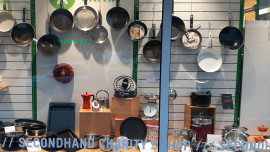Schaufenster HH-Hoheluft Töpfe und Pfannen