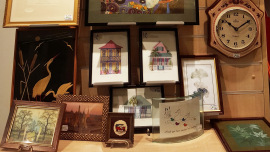 Bilder im Oxfam Shop