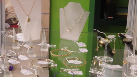 Echtschmuck im Oxfam Shop