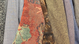 Kleidung in den Oxfam Shops