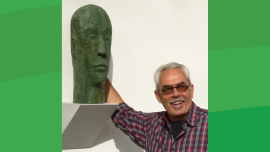 Holger Sommer mit seinem Kunstwerk