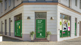 Außenansicht Oxfam Shop Berlin-Tegel mit simulierter Außenbeklebung