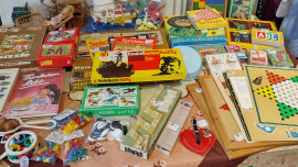 DDR-Spiele-Angebot im Oxfam Shop