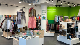 Innenansicht des Oxfam Shop Halle