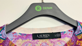 Darf es etwas Besonderes sein? Markenkleidung im Oxfam Shop.