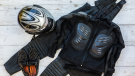 Motorradkleidung im Oxfam Shop kaufen