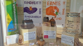 Kampagnen-Schaufenster Oxfam Shop Bielefeld