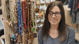 Ehrenamtliche Nataliia Rudeshko im Oxfam Shop Darmstadt