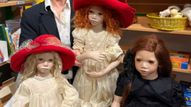 Sammlerpuppen im Oxfam Shop
