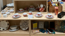 Schreibwaren und Dekorationen im Oxfam Shop