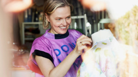 Sinah Schlemmer in ihrem Atelier.