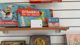 Schaufenster im Oxfam Shop Hamburg-Hoheluft