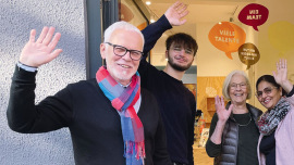 Heinz Bernd, Jeremias, Sigrid und Kiranjit arbeiten ehrenamtlich in Berliner Oxfam Shops.