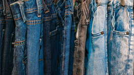 Jeans im Oxfam Shop