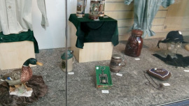 Oktoberfest-Deko im Schaufenster eines Oxfam Shops