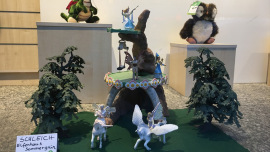 Spielsachen im Schaufenster eines Oxfam Shops