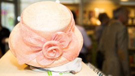 Hut im Oxfam Shop