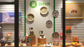 Keramik-Schaufenster Oxfam Shop Hamburg-Hoheluft