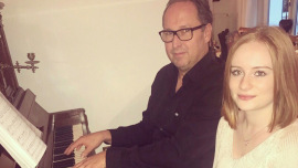  „Sing & Sound“, das sind Katharina Lutz (re) und der Ehrenamtliche Silvio van Musscher