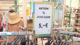 Sommerkleider im Oxfam Shop